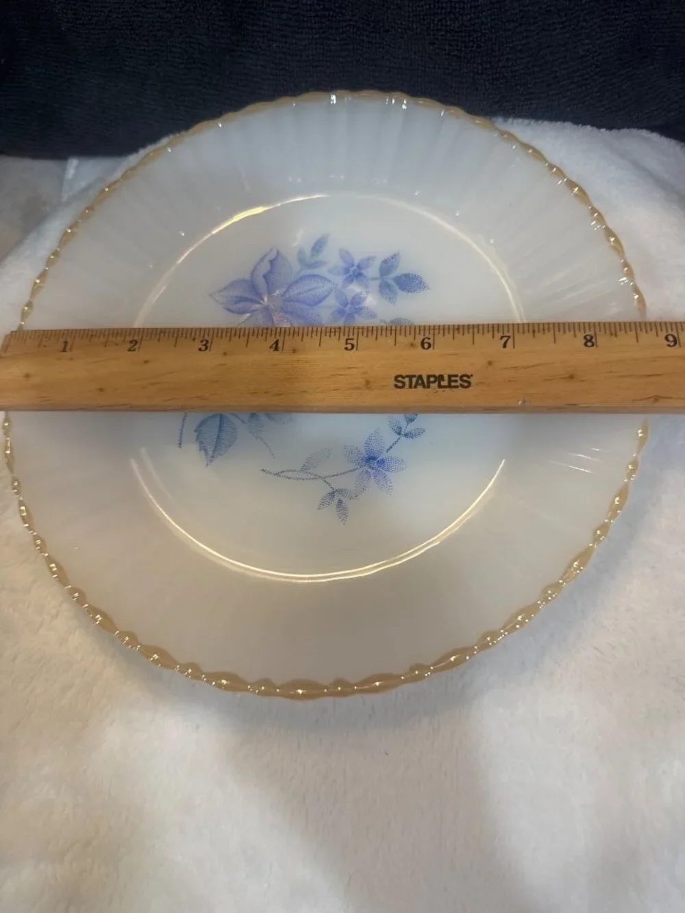 vintage Termocrisa Mexico milk glass plate (1) 9” 